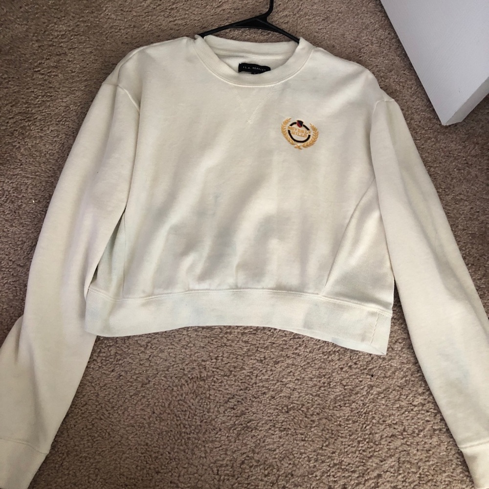 Cropped light sweatshirt